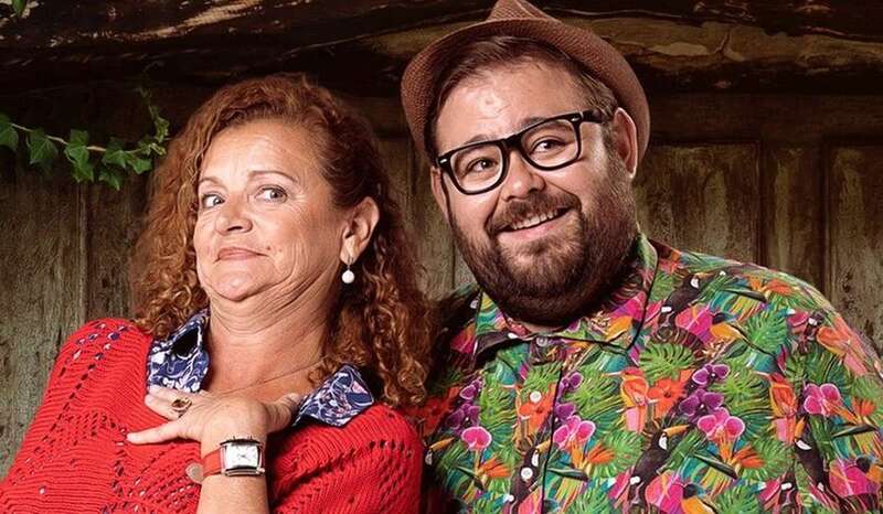 Blanca Rodríguez en el papel de Elisa junto a su hijo en la serie que se estrenó anoche en Telecinco (Foto TA)