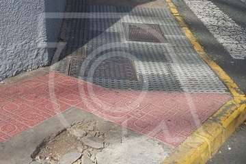 Una joven embarazada sufre lesiones al caer en una acera en mal estado en Los Llanos (Foto TA)