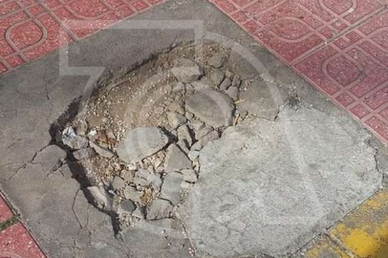 Una joven embarazada sufre lesiones al caer en una acera en mal estado en Los Llanos (Foto TA)