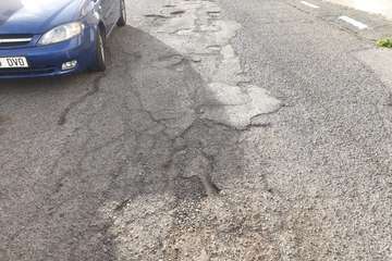 Indignación en La Pardilla con el estado de la calle Martínez de Escobar (Foto TA)