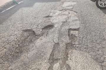 Indignación en La Pardilla con el estado de la calle Martínez de Escobar (Foto TA)