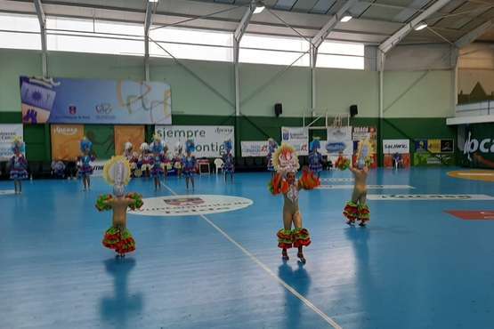 La comparsa Los Diamantes arropa al Rocasa (Foto TA)