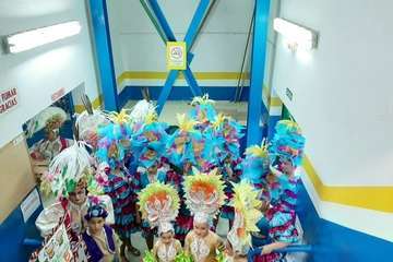 La comparsa Los Diamantes arropa al Rocasa (Foto TA)