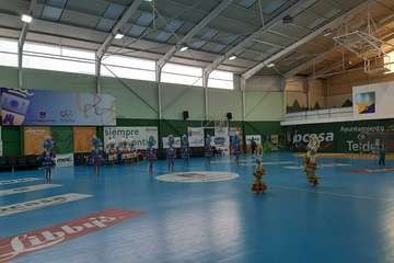 La comparsa Los Diamantes arropa al Rocasa (Foto TA)