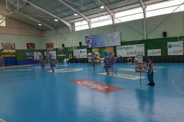 La comparsa Los Diamantes arropa al Rocasa (Foto TA)