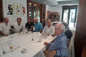 Victoriano Falcón palpa el cariño de sus amigos (Foto TA)