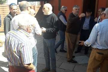 Victoriano Falcón palpa el cariño de sus amigos (Foto TA)