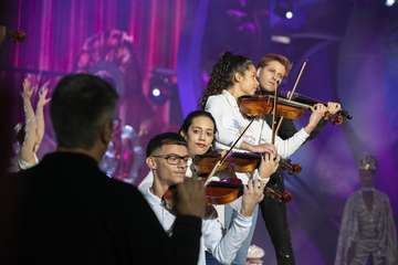  La coreografía acrobática de Levi y Estrella reina en el Carnaval del Cuento (Foto TA)