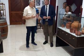 Visita del nuevo delegado del Gobierno en Canarias a las instalaciones de Entre Amigos en el Valle de Jinámar (Foto TA)
