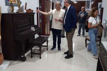 Visita del nuevo delegado del Gobierno en Canarias a las instalaciones de Entre Amigos en el Valle de Jinámar (Foto TA)

