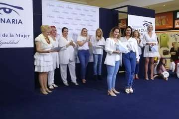 Raquel Martín y David Hatchuell, reconocidos por un colectivo de mujeres (Foto TA)