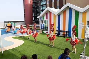 Los Diamantes llena de ritmo carnavalero el Materno Infantil (Foto TA)