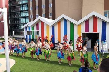 Los Diamantes llena de ritmo carnavalero el Materno Infantil (Foto TA)