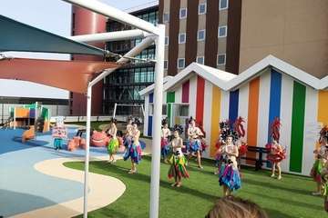 Los Diamantes llena de ritmo carnavalero el Materno Infantil (Foto TA)