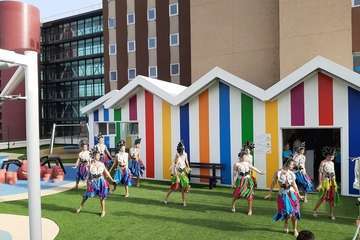 Los Diamantes llena de ritmo carnavalero el Materno Infantil (Foto TA)