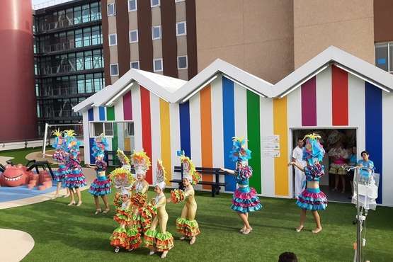 Los Diamantes llena de ritmo carnavalero el Materno Infantil (Foto TA)