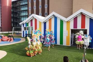 Los Diamantes llena de ritmo carnavalero el Materno Infantil (Foto TA)