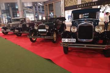 Telde exhibe sus coches clásicos en Alisios (Foto TA)