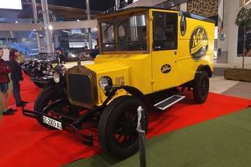 Telde exhibe sus coches clásicos en Alisios (Foto TA)