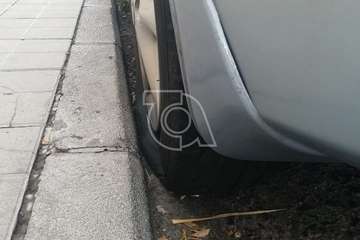 El gamberrismo pincha ruedas en La Herradura (Foto TA)