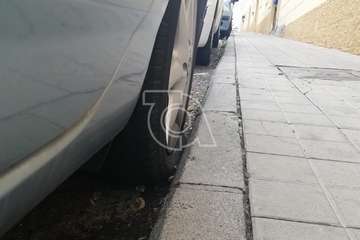 El gamberrismo pincha ruedas en La Herradura (Foto TA)