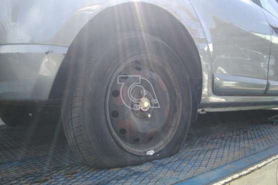 El gamberrismo pincha ruedas en La Herradura (Foto TA)