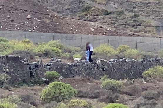 Pareja en un descampado de La Herradura (Foto TA)