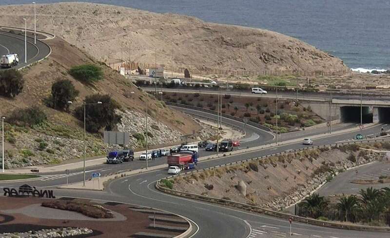 Controles policiales en la entrada al Valle de Jinámar (Foto TA)