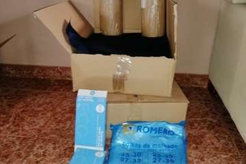 Cajas con material donado por la empresa Boulsé Envases & Embalajes (Foto TA)