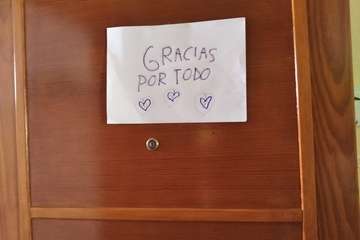 Las viviendas sociales de El Caracol desinfectan las zonas comunes (Foto TA)