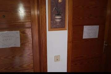 Las viviendas sociales de El Caracol desinfectan las zonas comunes (Foto TA)