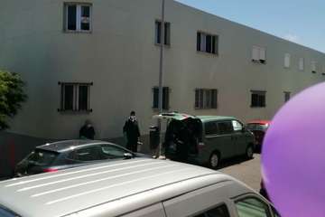 Las viviendas sociales de El Caracol desinfectan las zonas comunes (Foto TA)