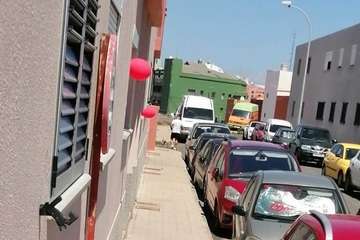 Las viviendas sociales de El Caracol desinfectan las zonas comunes (Foto TA)