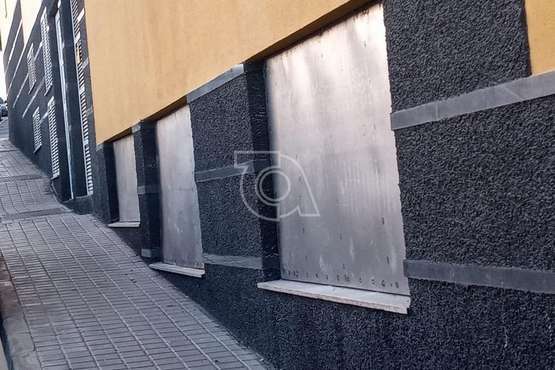  Tapiado el acceso al piso 'okupado' por el joven denunciado por Caserones Altos (Foto TA)