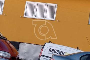  Tapiado el acceso al piso 'okupado' por el joven denunciado por Caserones Altos (Foto TA)