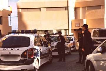 Clavellinas se vuelca con la Policía Nacional (Foto TA)