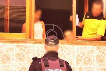 Clavellinas se vuelca con la Policía Nacional (Foto TA)