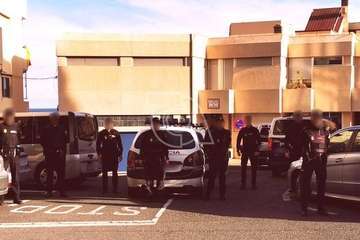 Clavellinas se vuelca con la Policía Nacional (Foto TA)