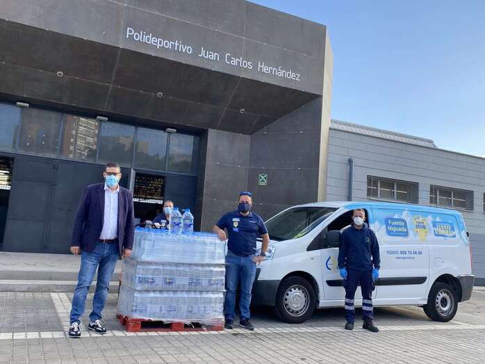 Momento de la entrega (Foto TA)