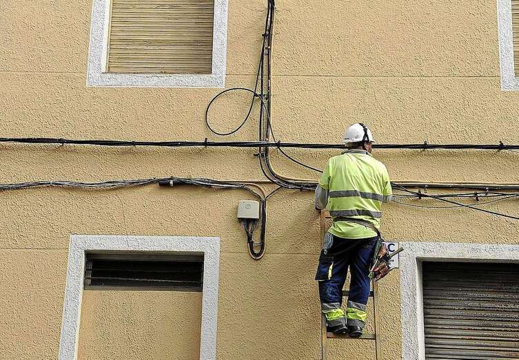 Imagen de archivo de obras de tendido de fibra óptica (Foto TA)