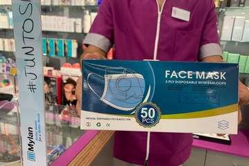 Denuncian que una farmacia de Los Llanos cobra las mascarillas quirúrgicas al precio de las de FFP2 (Foto TA)