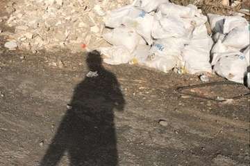 Escombros y basura en el cauce del Barranco Real de Telde (Foto TA)