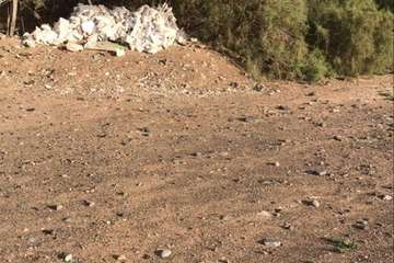 Escombros y basura en el cauce del Barranco Real de Telde (Foto TA)