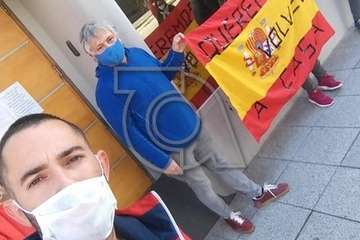 El teldense Aythami Rodríguez se manifiesta en Argentina para exigir su regreso a España (Foto TA)