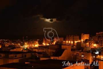 La ‘superluna de las flores’ vista desde Telde (Foto Antonio Alí)