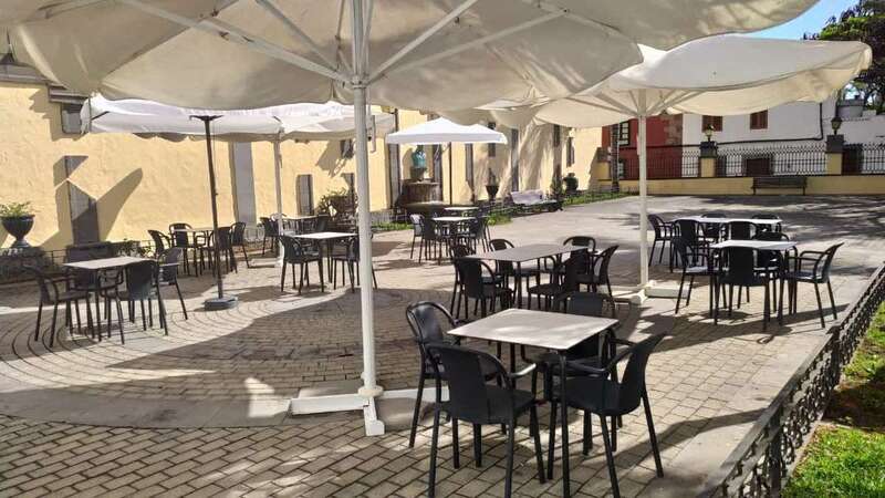 El nuevo mobiliario de la terraza de El Casino de Telde 