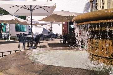 El Casino de Telde renueva el mobilitario de su terraza con mesas y sillas fáciles de desinfectar (Foto TA)