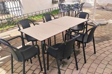 El Casino de Telde renueva el mobilitario de su terraza con mesas y sillas fáciles de desinfectar (Foto TA)