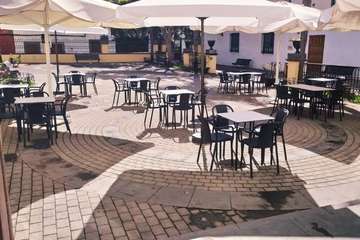 El Casino de Telde renueva el mobilitario de su terraza con mesas y sillas fáciles de desinfectar (Foto TA)