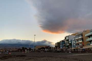  La Luna llena se cuela entre las piernas de Neptuno (Foto TA)